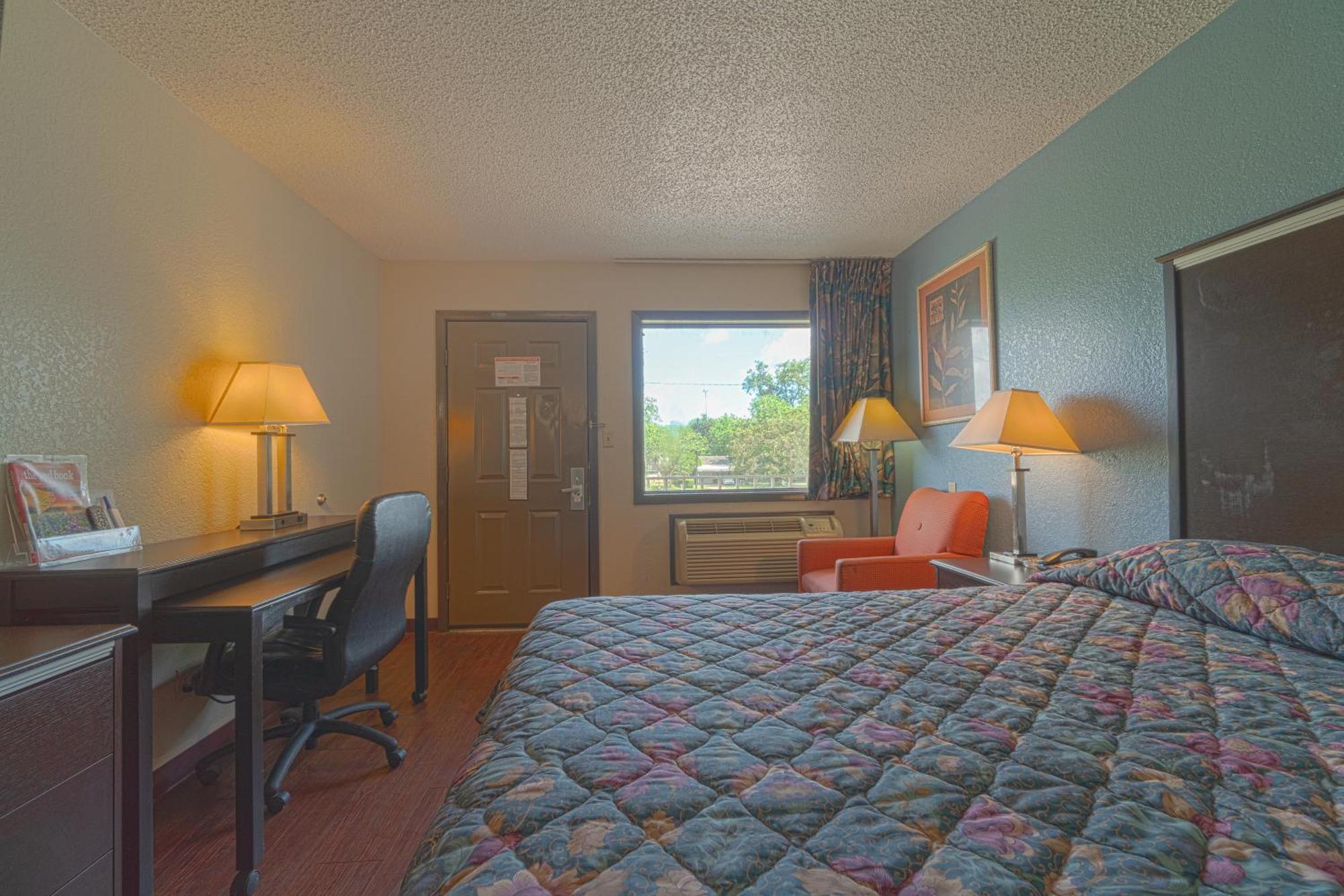 Regency Inn&Suites Bay City Exterior foto