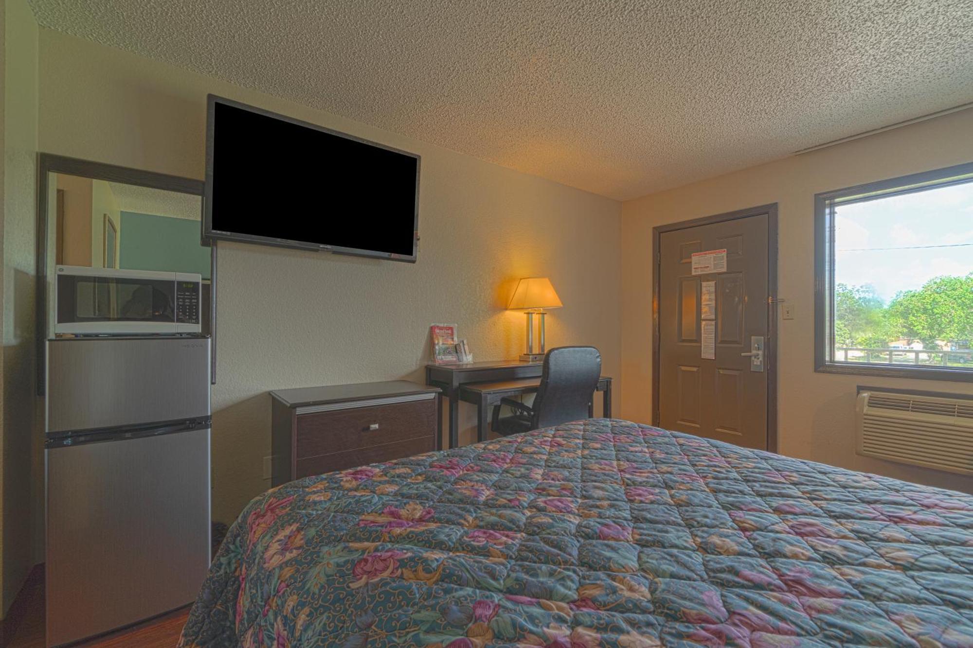 Regency Inn&Suites Bay City Exterior foto