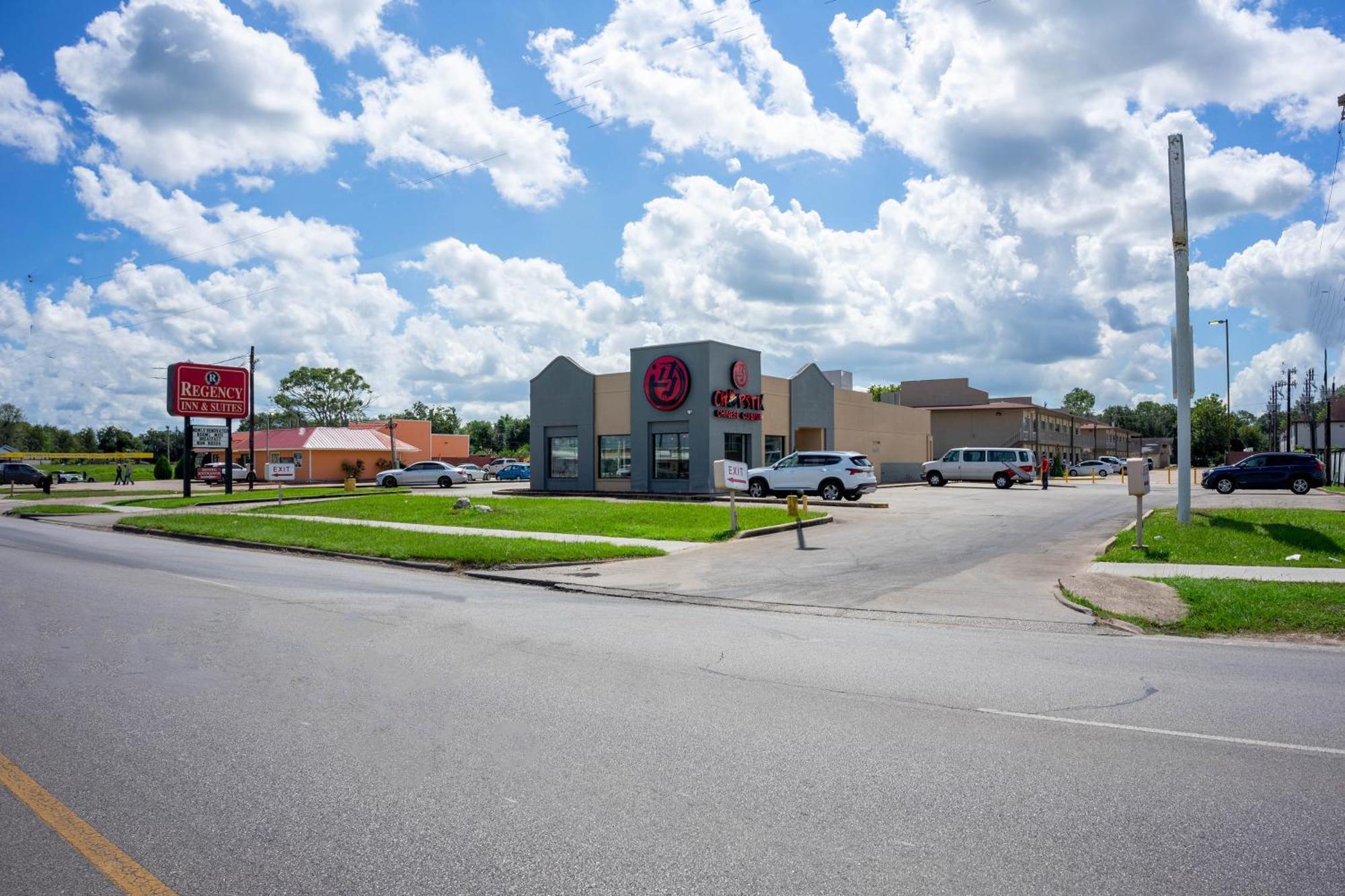Regency Inn&Suites Bay City Exterior foto