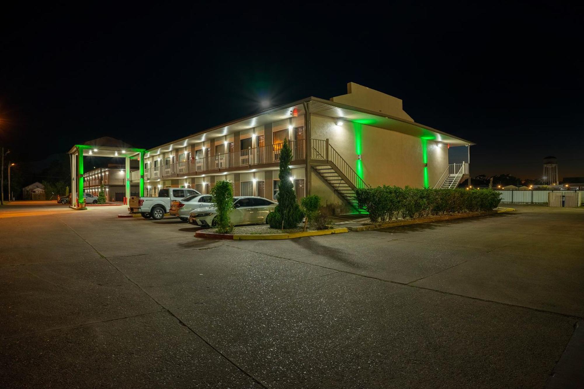 Regency Inn&Suites Bay City Exterior foto