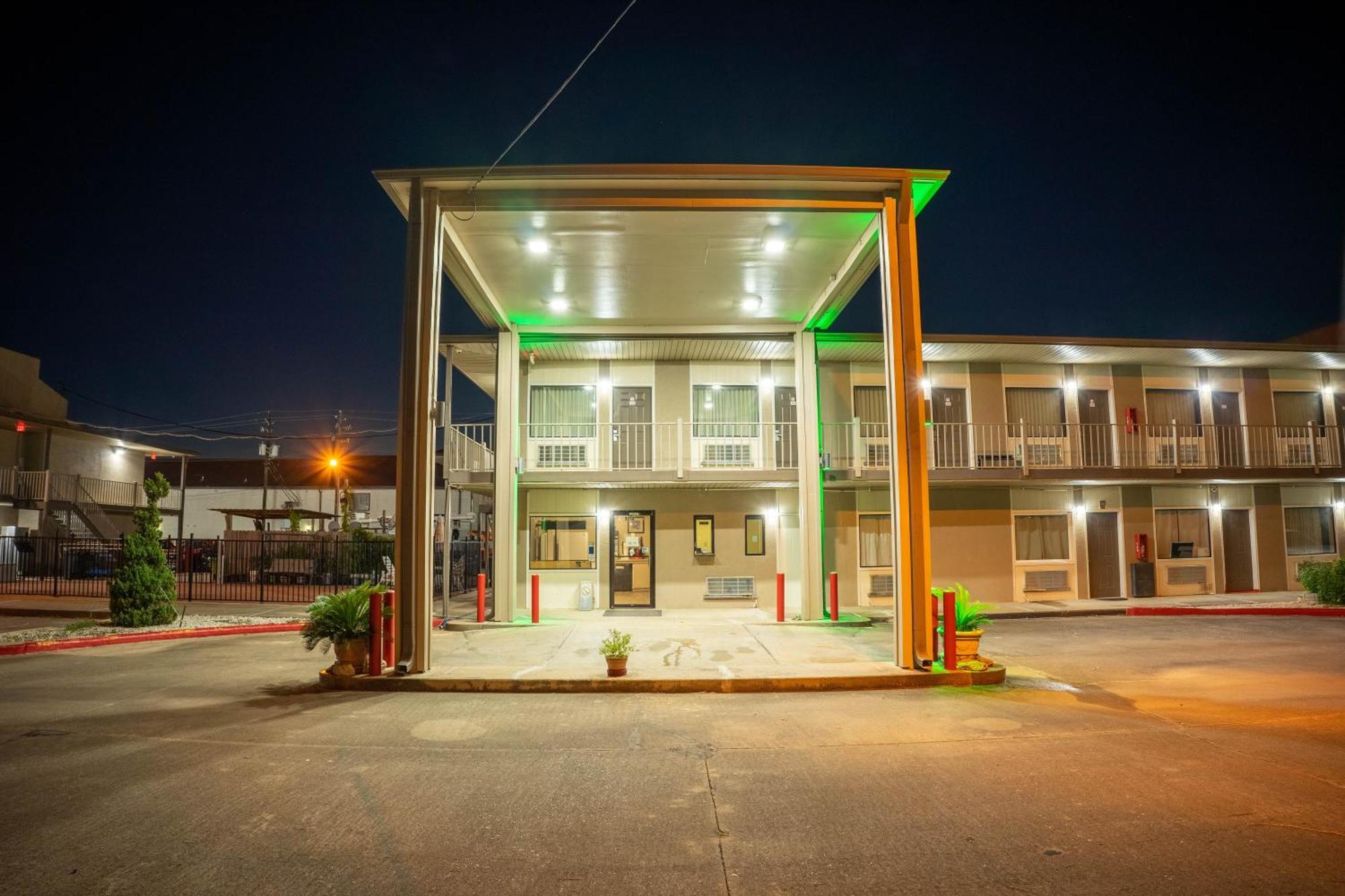 Regency Inn&Suites Bay City Exterior foto