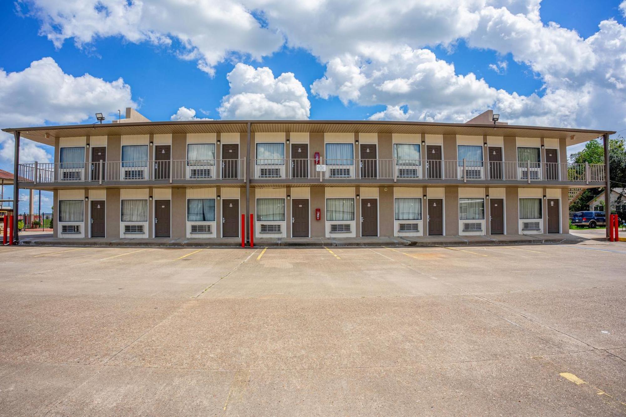 Regency Inn&Suites Bay City Exterior foto